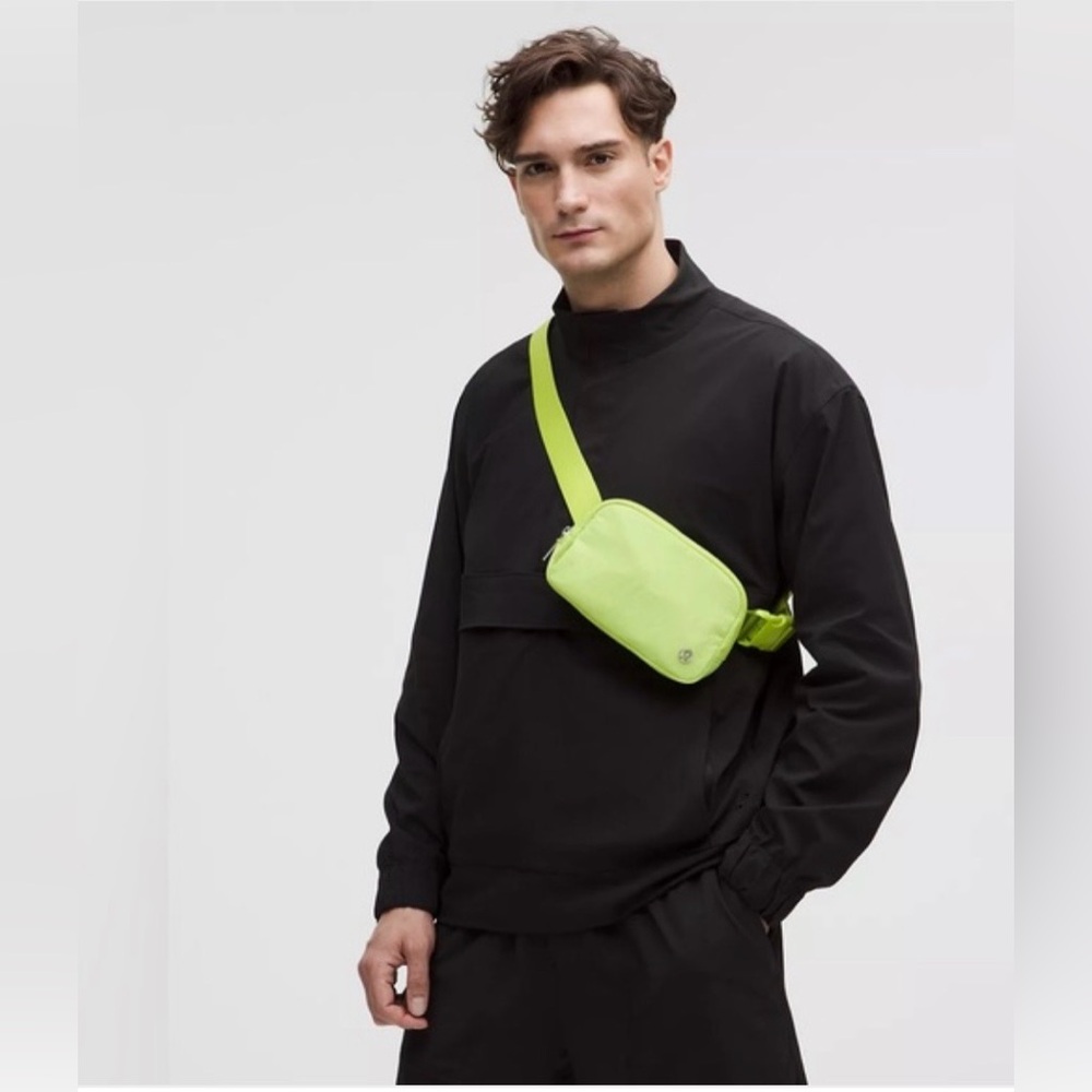 Lululemon 1L belt bag *sour grape